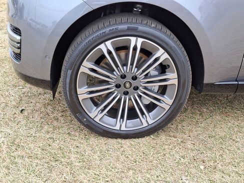 New 2025 Land Rover Range Rover SE image 16