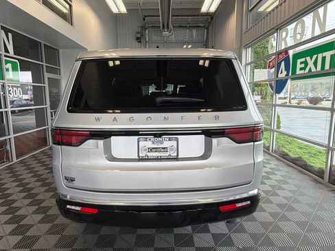 Used 2025 Jeep Wagoneer Series II w/ 8-Passenger Seating Package AWD/4WD image 5