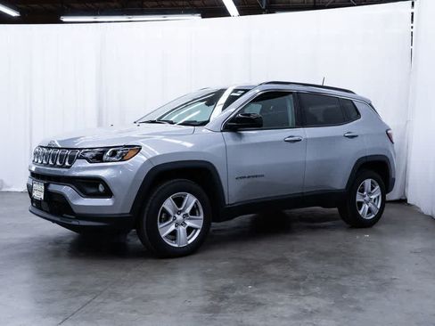 Used 2022 Jeep Compass Latitude AWD/4WD image 3