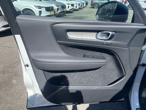 Used 2023 Volvo XC40 B5 Plus w/ Driver Assist Package AWD/4WD image 10