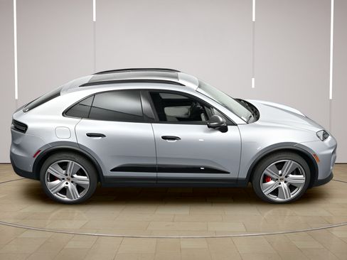Certified 2025 Porsche Macan 4S Electric AWD/4WD image 38