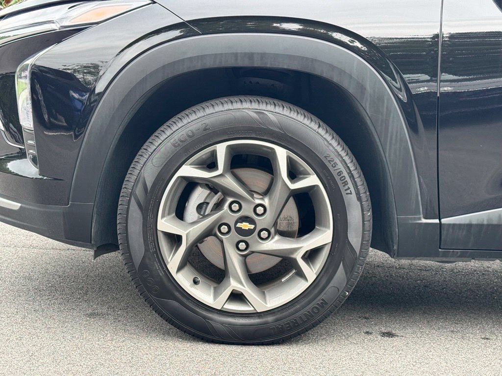 Used 2025 Chevrolet Trax LT FWD image 29