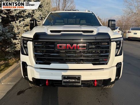 Used 2025 GMC Sierra 2500 AT4 image 2