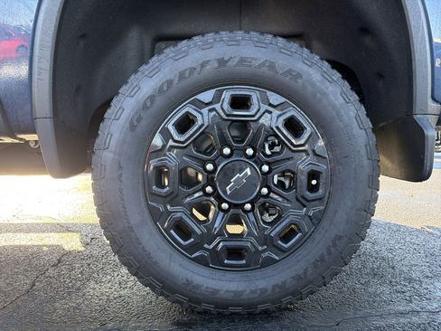 Used 2021 Chevrolet Silverado 2500 LTZ w/ LTZ Plus Package image 32