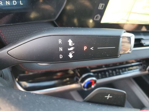 Used 2025 Chevrolet Equinox RS image 28