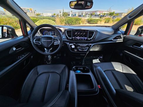 Used 2025 Chrysler Pacifica Select FWD image 22