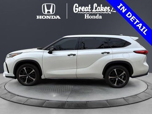 Used 2021 Toyota Highlander XSE AWD/4WD image 3