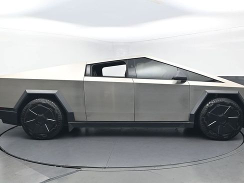 Used 2024 Tesla Cybertruck AWD Crew Cab image 7