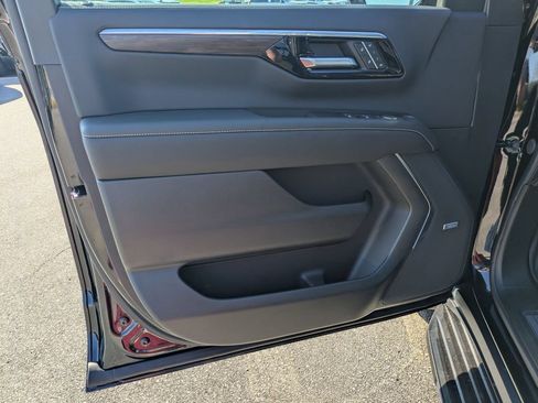 New 2026 Chevrolet Suburban Premier AWD/4WD image 9