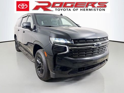 Used 2022 Chevrolet Suburban RST image 1