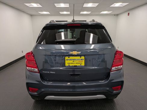 Used 2022 Chevrolet Trax LT w/ LT Convenience Package image 5