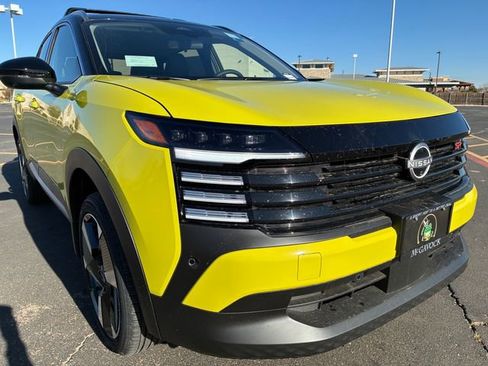 New 2026 Nissan Kicks SR image 8