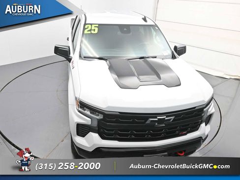 Used 2025 Chevrolet Silverado 1500 LT Trail Boss AWD/4WD image 27