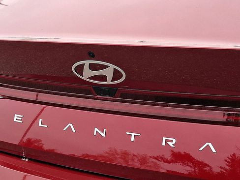 Used 2024 Hyundai Elantra Blue FWD image 23