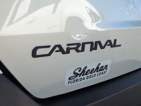 Used 2025 Kia Carnival SX Prestige image 45