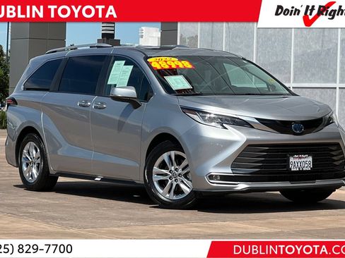 Certified 2022 Toyota Sienna Limited AWD/4WD image 1