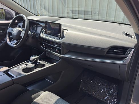 Used 2025 Nissan Rogue SV FWD image 13