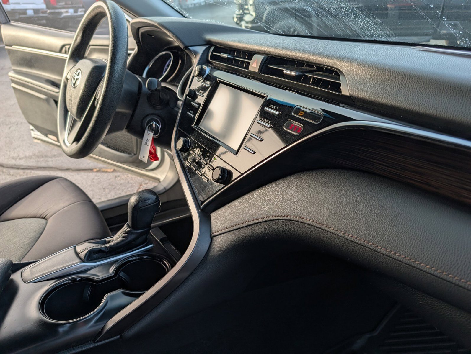 Used 2018 Toyota Camry LE FWD image 22