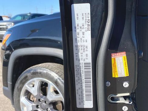 Used 2020 Jeep Compass Limited image 32