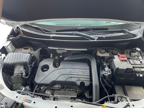 Used 2025 Chevrolet Equinox LT image 32