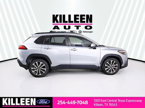 Used 2022 Toyota Corolla Cross XLE FWD image 9