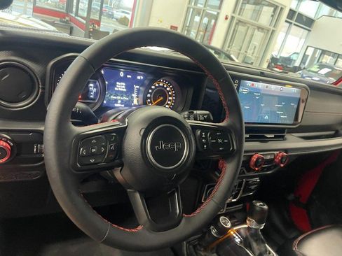 Used 2024 Jeep Wrangler Unlimited Rubicon image 23