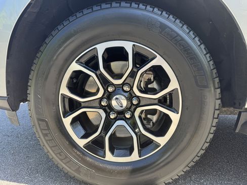 Used 2024 Ford Expedition XLT RWD image 13