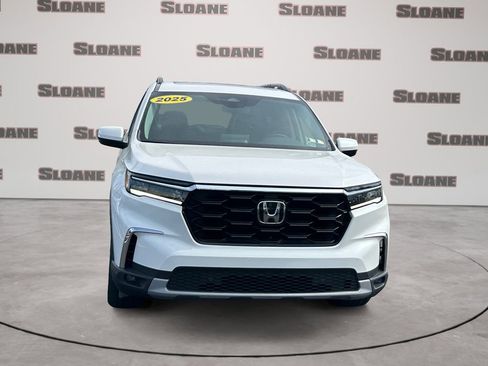 Used 2025 Honda Pilot Touring image 8