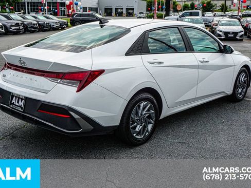 Used 2024 Hyundai Elantra SEL FWD image 5