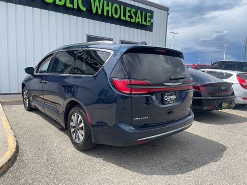 Used 2021 Chrysler Pacifica Touring-L FWD image 6