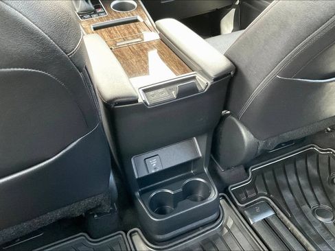 Used 2025 Toyota Sienna Limited AWD/4WD image 10