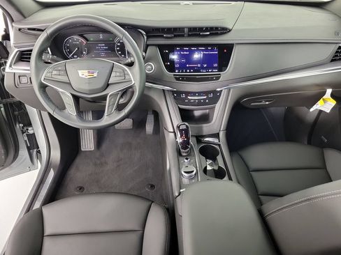 Certified 2025 Cadillac XT5 Luxury FWD image 14