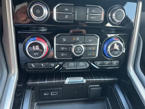 Used 2022 GMC Yukon Denali RWD image 13