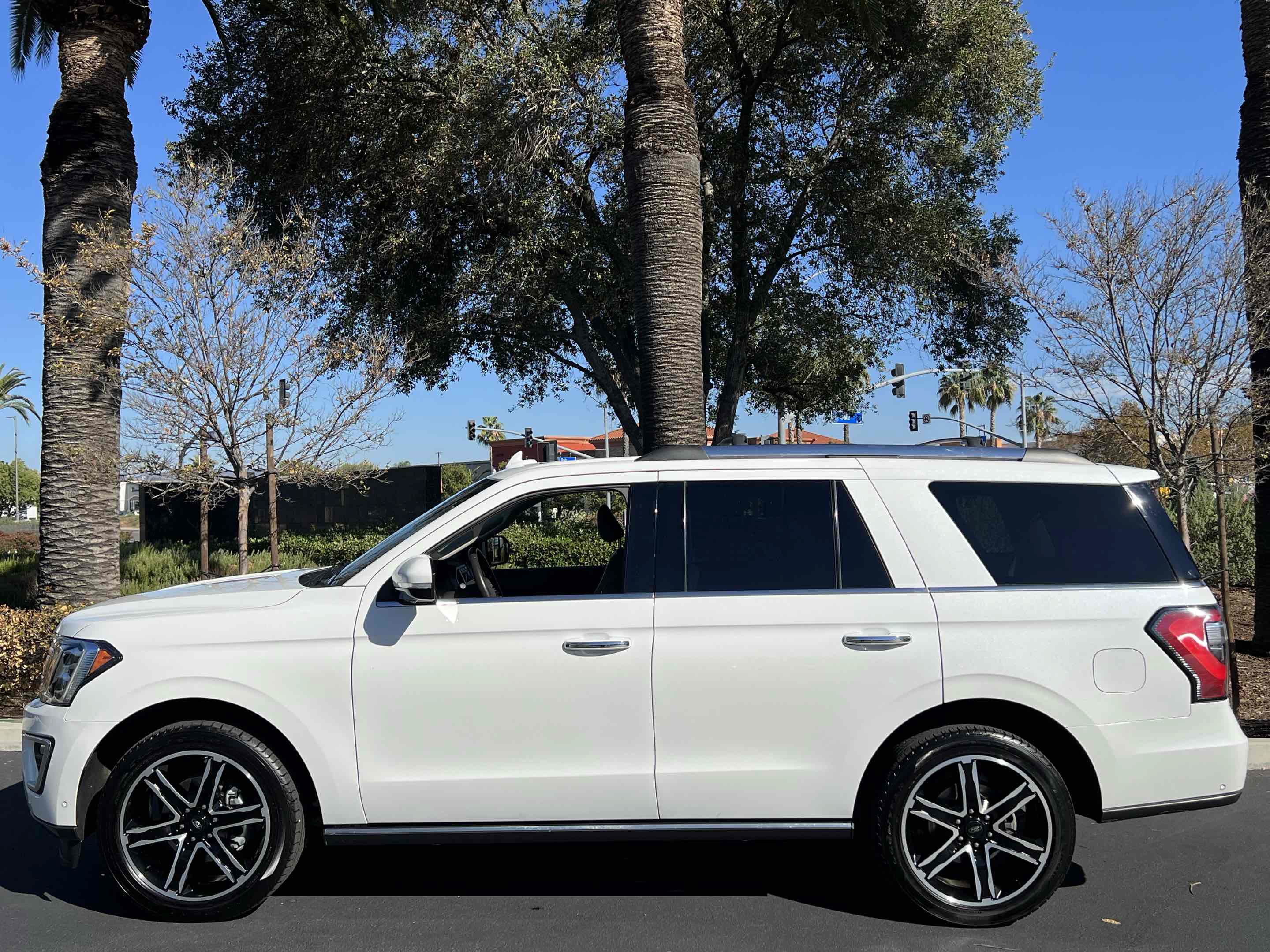 Used 2021 Ford Expedition Limited AWD/4WD image 22