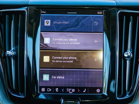 Used 2025 Volvo XC60 B5 Plus image 15