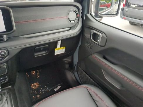 New 2025 Jeep Gladiator Rubicon image 16