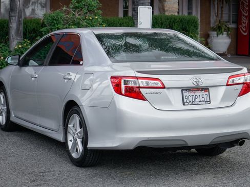 Used 2012 Toyota Camry SE FWD image 6