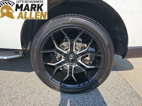 Used 2023 Ford Expedition XLT AWD/4WD image 32