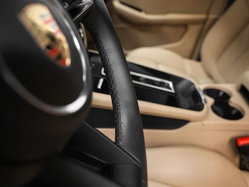 Certified 2023 Porsche Macan AWD/4WD image 29