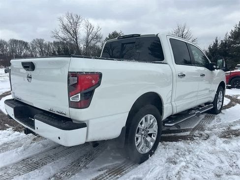 Used 2021 Nissan Titan SL w/ Moonroof Package image 4