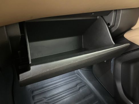 Used 2024 Chevrolet Suburban Premier RWD image 27