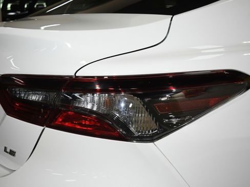 Used 2021 Toyota Camry LE image 59