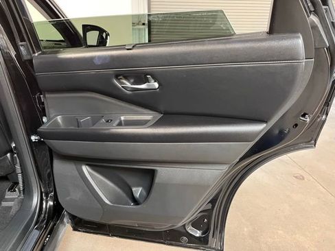 Used 2022 Nissan Pathfinder SL w/ SL Premium Package image 15
