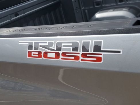 Used 2024 Chevrolet Silverado 1500 LT Trail Boss w/ Convenience Package II AWD/4WD image 6
