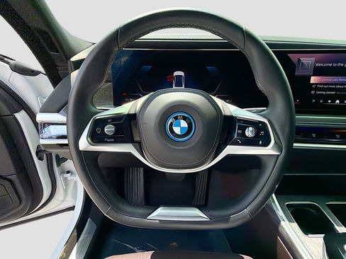 Used 2025 BMW i7 eDrive50 w/ Premium Package RWD image 38