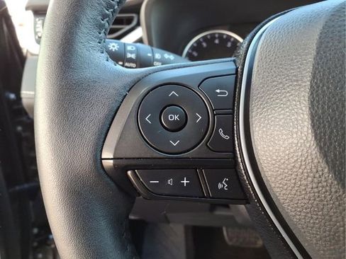 Used 2021 Toyota RAV4 XLE Premium image 17