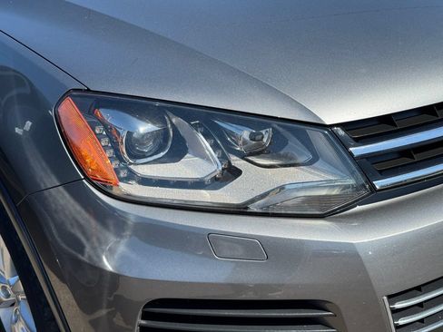 Used 2014 Volkswagen Touareg Sport AWD/4WD image 3