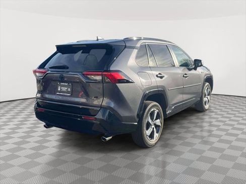 Used 2024 Toyota RAV4 SE w/ Weather & Moonroof Package image 4