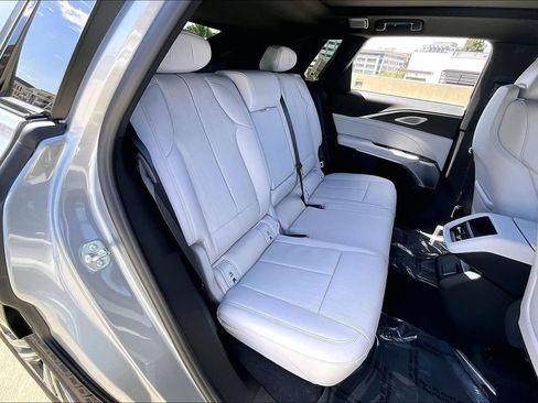 New 2026 Cadillac Lyriq Premium Luxury w/ LPO, Floor Liner Package AWD/4WD image 31