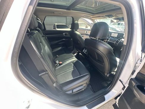 Used 2023 Kia Sorento S w/ Panoramic Sunroof Package AWD/4WD image 32